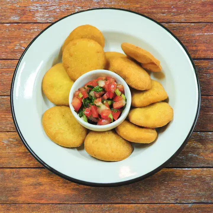 Sopaipillas con pebre